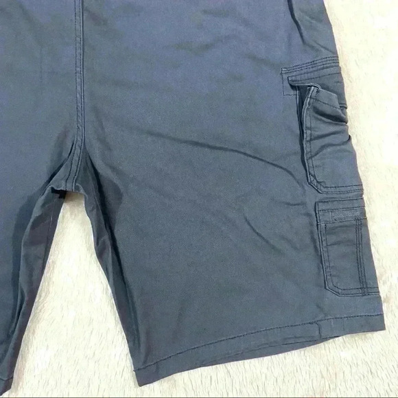 Iron Co. Solid Gray Belted Flat Front Cargo Shorts Size 40 - Picture 10 of 14